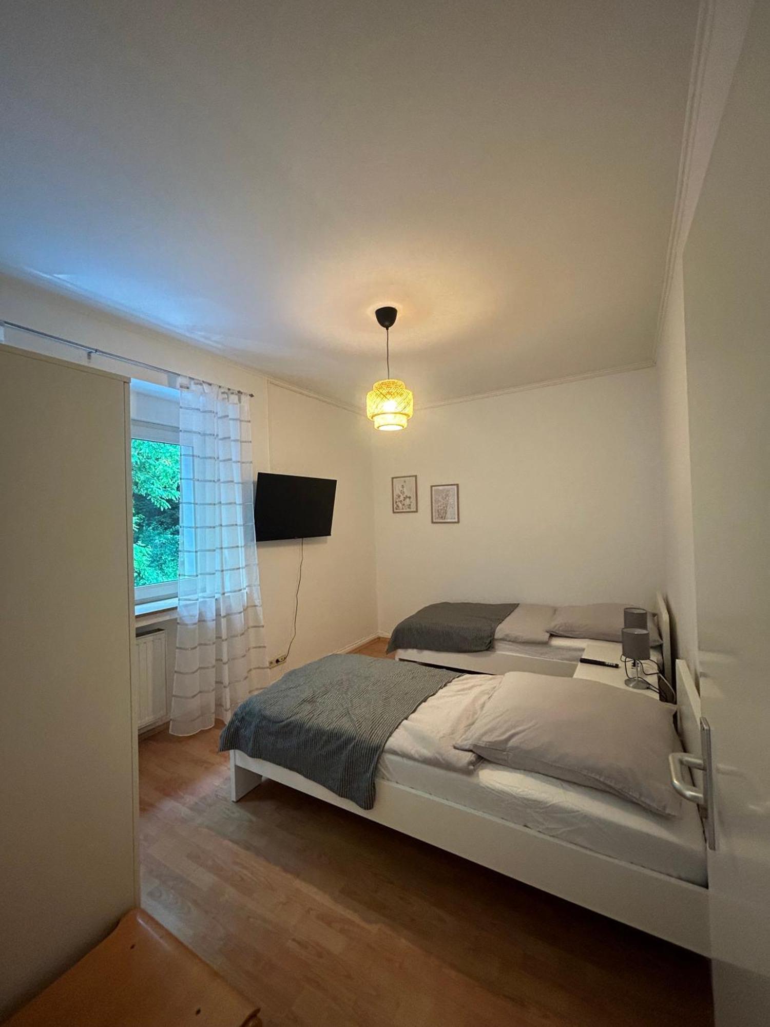 Gemuetliche Ferienwohnung - Voll Ausgestattet, Zentral Aber Ruhig ! Wuppertal Exterior foto